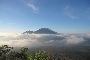 アバン山とアグン山